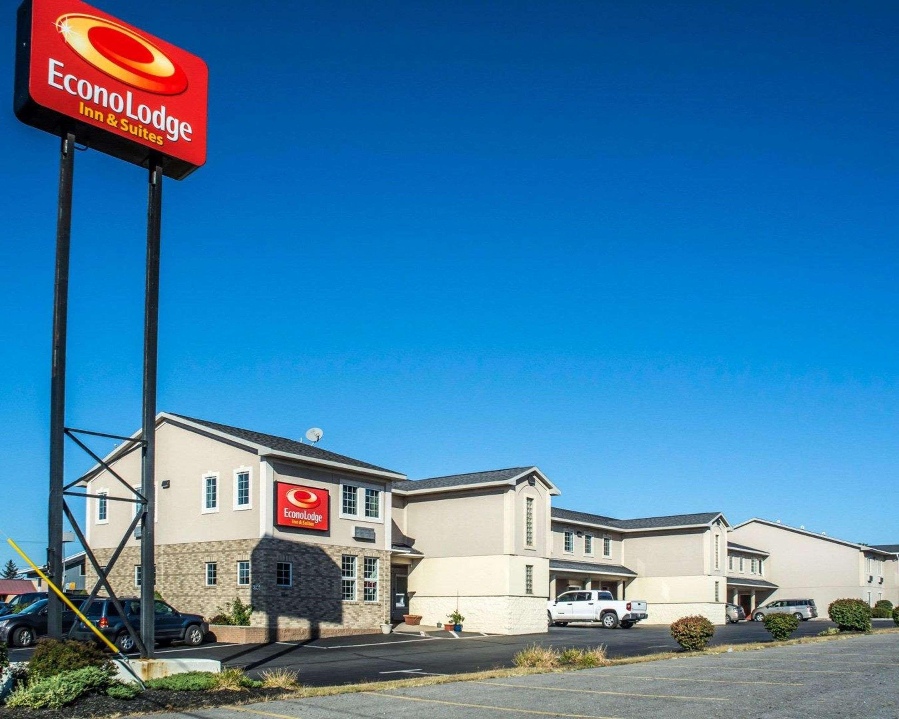 Econo Lodge & Suites Airport Норт-Сірак'юс Екстер'єр фото